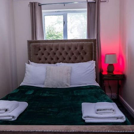 3 Bedrooms House-Sofabed-Parking-Bbqstove-Garden Londra Esterno foto