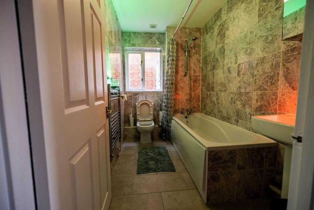 3 Bedrooms House-Sofabed-Parking-Bbqstove-Garden Londra Esterno foto