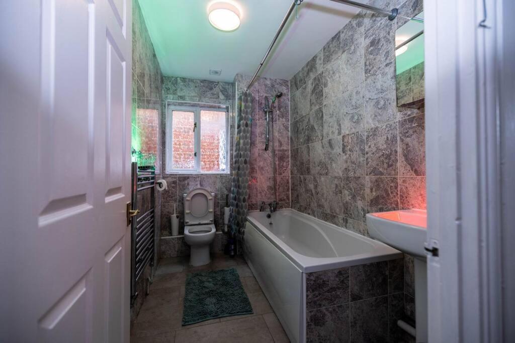 3 Bedrooms House-Sofabed-Parking-Bbqstove-Garden Londra Esterno foto