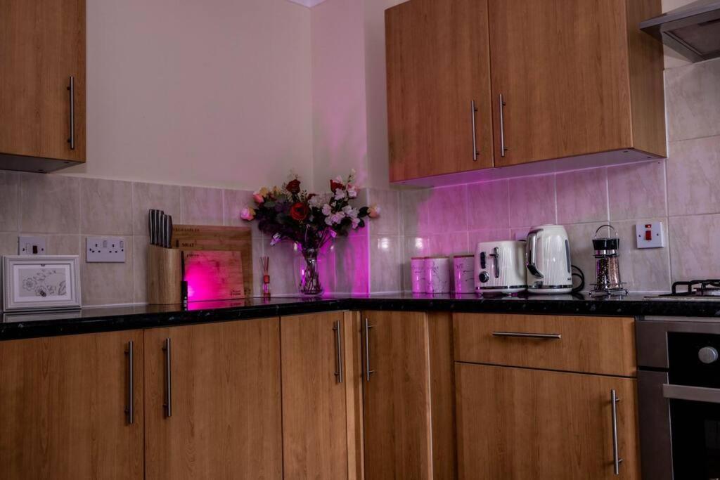 3 Bedrooms House-Sofabed-Parking-Bbqstove-Garden Londra Esterno foto