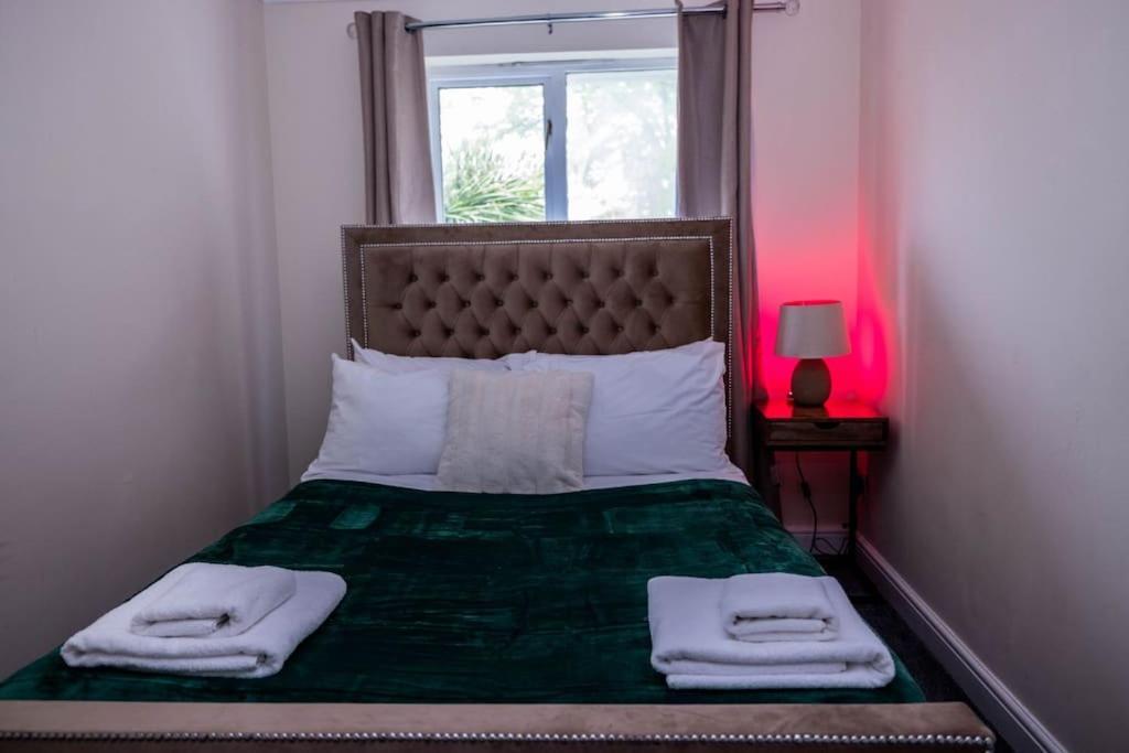 3 Bedrooms House-Sofabed-Parking-Bbqstove-Garden Londra Esterno foto