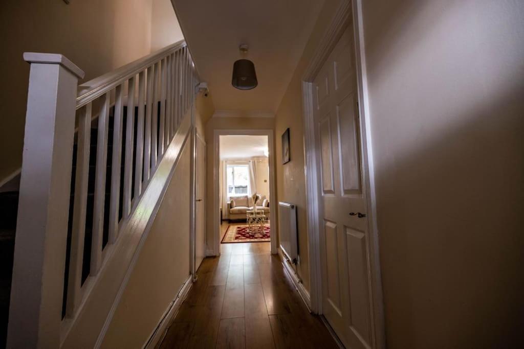 3 Bedrooms House-Sofabed-Parking-Bbqstove-Garden Londra Esterno foto