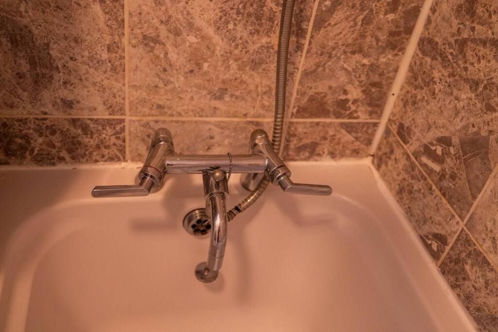 3 Bedrooms House-Sofabed-Parking-Bbqstove-Garden Londra Esterno foto