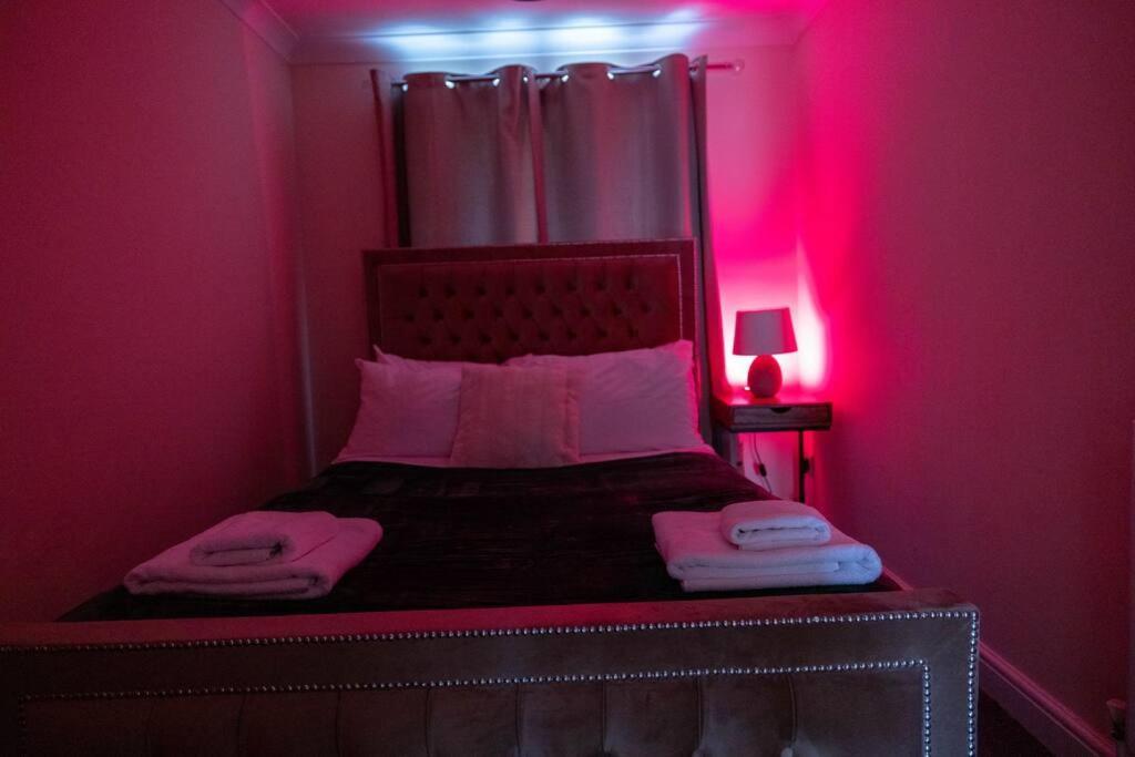 3 Bedrooms House-Sofabed-Parking-Bbqstove-Garden Londra Esterno foto