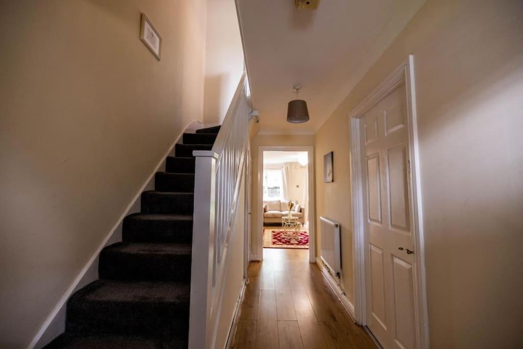 3 Bedrooms House-Sofabed-Parking-Bbqstove-Garden Londra Esterno foto